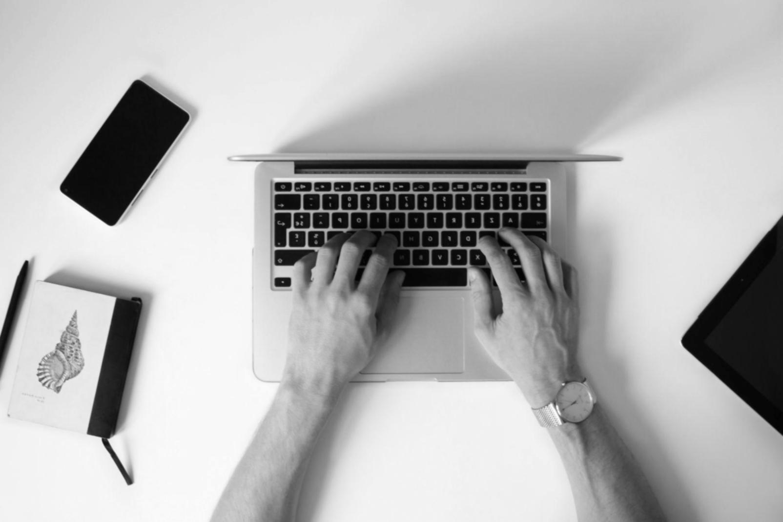 Financial market data visualization and investment analysis tools used in modern portfolio management